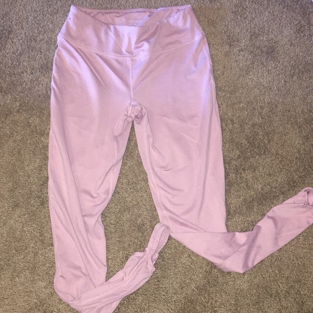 Kittenish pinky leggings.